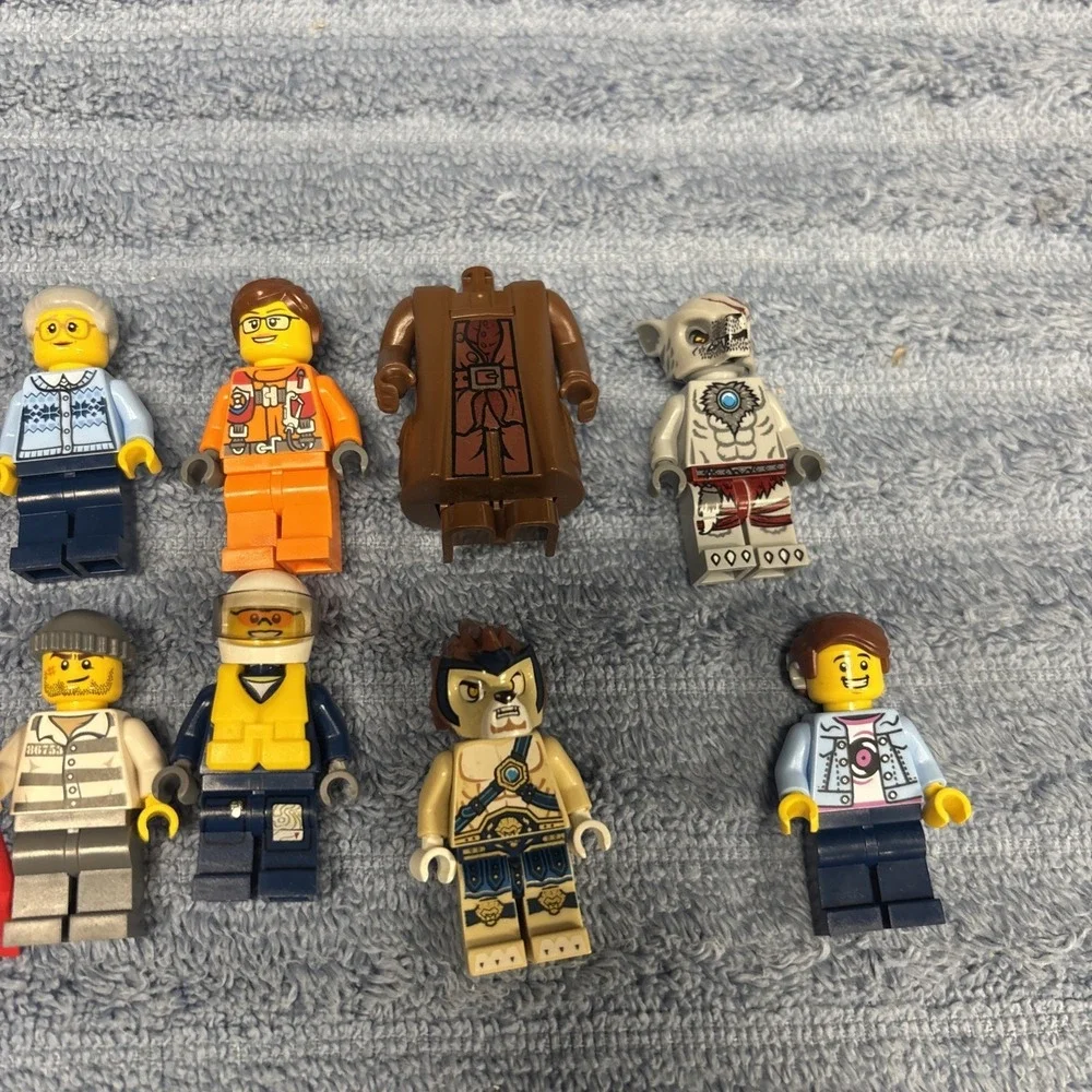 LEGO Collectible Minifigure Assortment‎ Bulk Lot of 25 needs parts